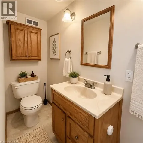 82 Blackwood Crescent Hamilton ON L8S 3H5