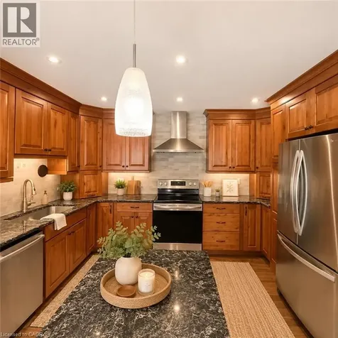 82 Blackwood Crescent Hamilton ON L8S 3H5