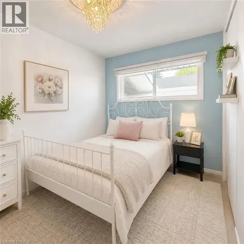 82 Blackwood Crescent Hamilton ON L8S 3H5