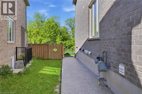 43 Fleming Crescent Caledonia ON N3W 0C3