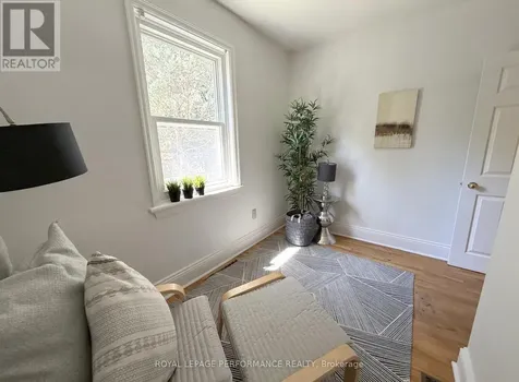 152 Ivy Crescent Ottawa ON K1M 1X6