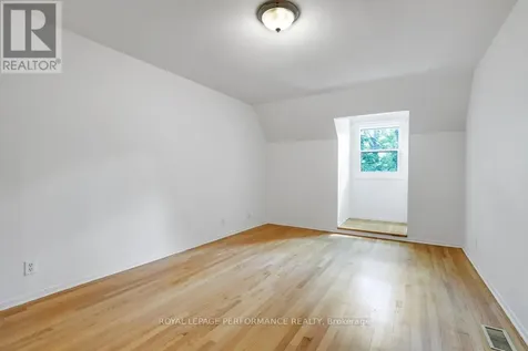 152 Ivy Crescent Ottawa ON K1M 1X6