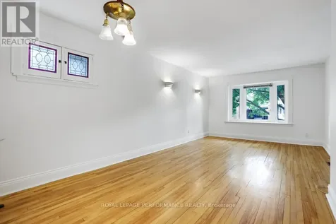 152 Ivy Crescent Ottawa ON K1M 1X6