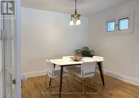 152 Ivy Crescent Ottawa ON K1M 1X6