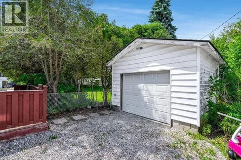 44 Mclean Kingsville ON N8Y 1X8