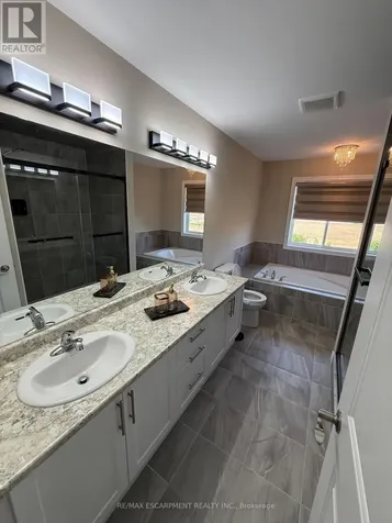 68 Dolomiti Court Hamilton ON L8J 3H5