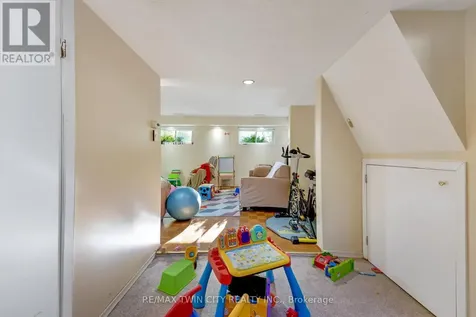 510 Edenbrook Place Waterloo ON N2L 4N5