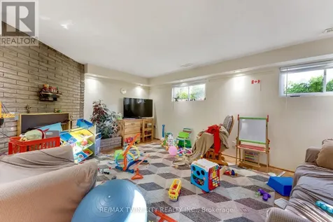 510 Edenbrook Place Waterloo ON N2L 4N5
