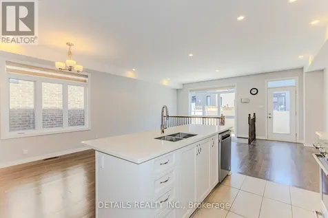 276 Avro Circle Ottawa ON K1K 3X8