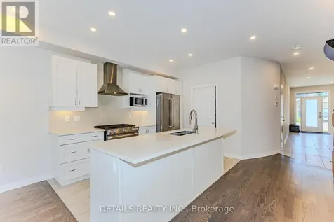 276 Avro Circle Ottawa ON K1K 3X8