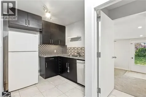 32 Close Avenue Cambridge ON N1R 2R6