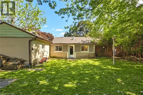 32 Close Avenue Cambridge ON N1R 2R6