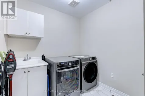 563 Dougall Avenue East Caledon ON L7C 3Z4