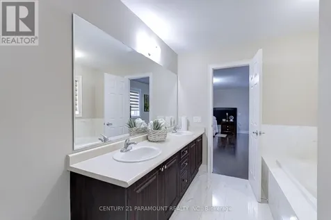 563 Dougall Avenue East Caledon ON L7C 3Z4