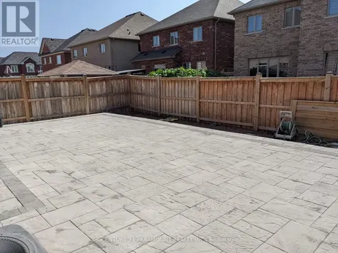 563 Dougall Avenue East Caledon ON L7C 3Z4