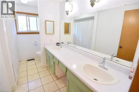 372 Fennell Avenue West Hamilton ON L9C 1G4