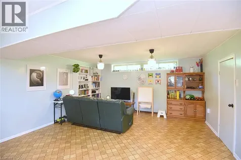 372 Fennell Avenue West Hamilton ON L9C 1G4
