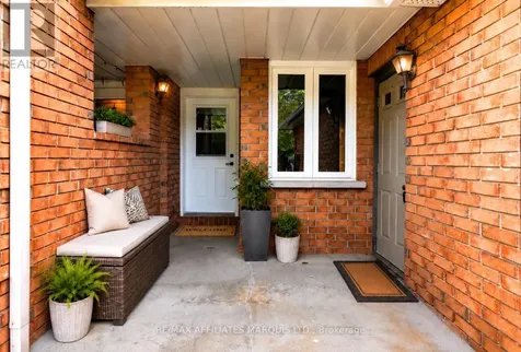 58 Robarts Crescent Ottawa ON K2L 4A5