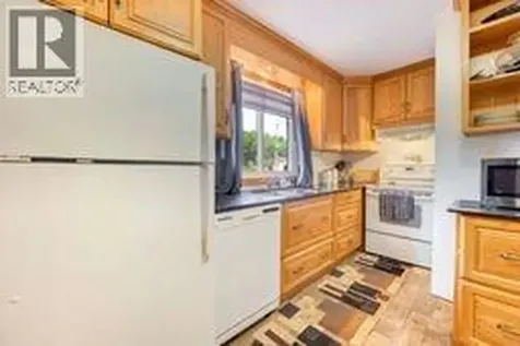 61 Dauw Avenue Wallaceburg ON N8A 3N3