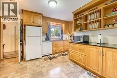61 Dauw Avenue Wallaceburg ON N8A 3N3