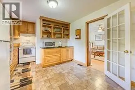 61 Dauw Avenue Wallaceburg ON N8A 3N3