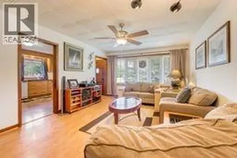 61 Dauw Avenue Wallaceburg ON N8A 3N3