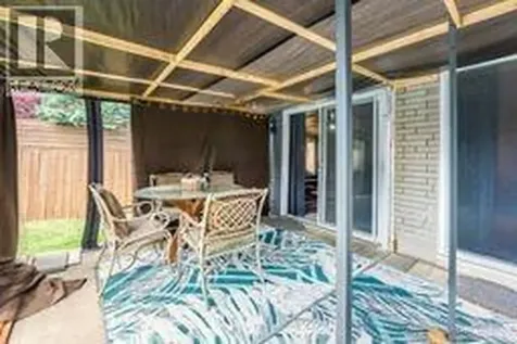 61 Dauw Avenue Wallaceburg ON N8A 3N3