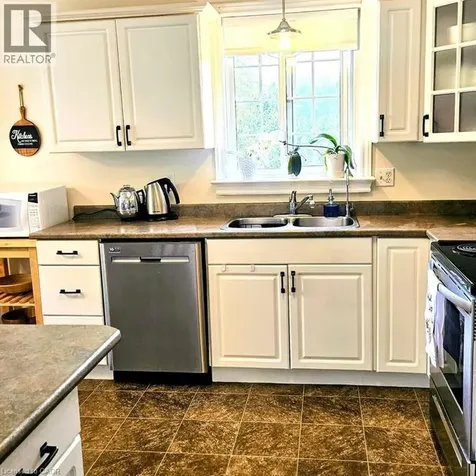 32 St Ladislaus Street Courtland ON N0J 1E0