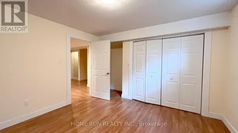 302 Wisteria Crescent Ottawa ON K1V 0N4