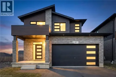 40 Moon Crescent Cambridge ON N1S 0C4