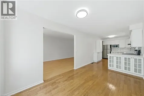 180 Lawrence Lane Fonthill ON L2S 1E4