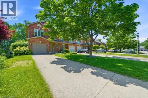 180 Lawrence Lane Fonthill ON L2S 1E4
