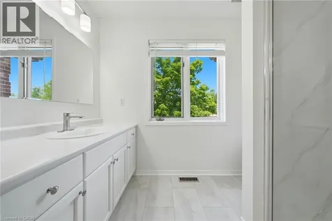 180 Lawrence Lane Fonthill ON L2S 1E4