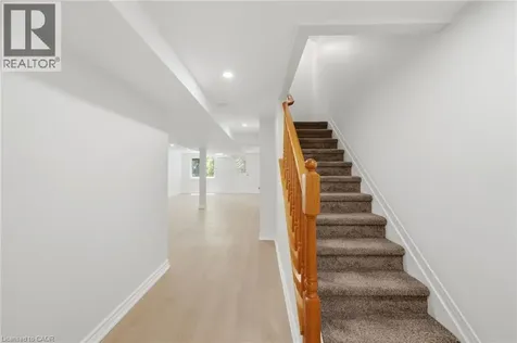 180 Lawrence Lane Fonthill ON L2S 1E4