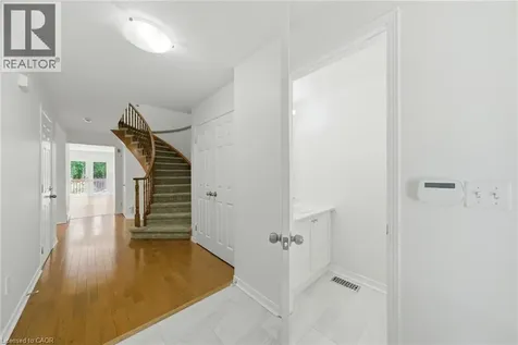180 Lawrence Lane Fonthill ON L2S 1E4