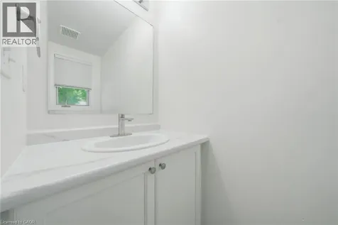180 Lawrence Lane Fonthill ON L2S 1E4