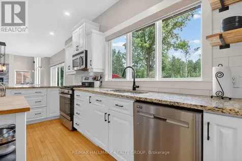 104 Wilbert Cox Drive Ottawa ON K0A 1L0