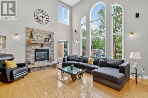 104 Wilbert Cox Drive Ottawa ON K0A 1L0