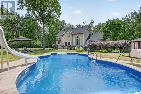 104 Wilbert Cox Drive Ottawa ON K0A 1L0