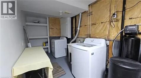 10 Doll Court Kitchener ON N2E 4H1