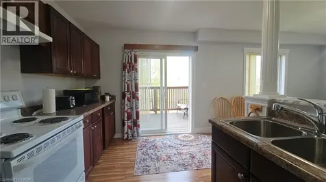10 Doll Court Kitchener ON N2E 4H1