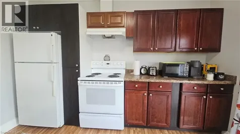 10 Doll Court Kitchener ON N2E 4H1