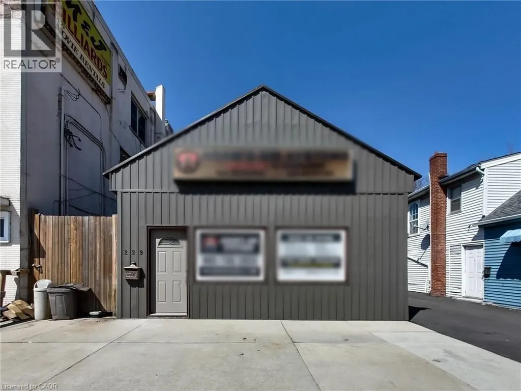 229 Parkdale Avenue North Hamilton ON L8H 5X4