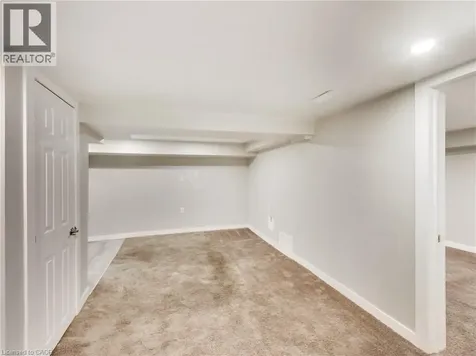 229 Parkdale Avenue North Hamilton ON L8H 5X4