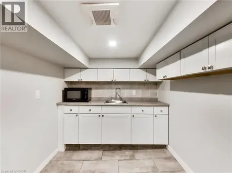 229 Parkdale Avenue North Hamilton ON L8H 5X4