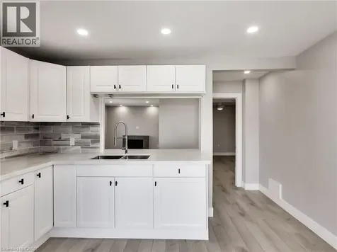229 Parkdale Avenue North Hamilton ON L8H 5X4