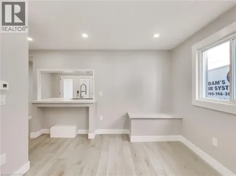 229 Parkdale Avenue North Hamilton ON L8H 5X4