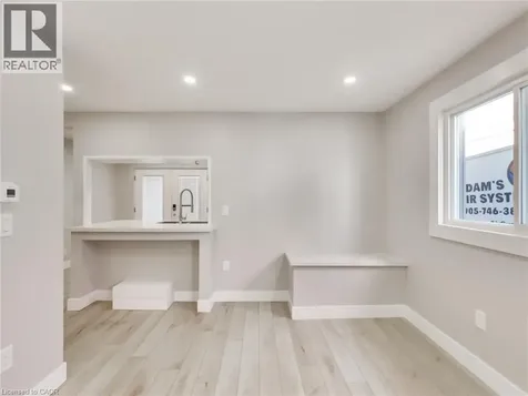 229 Parkdale Avenue North Hamilton ON L8H 5X4