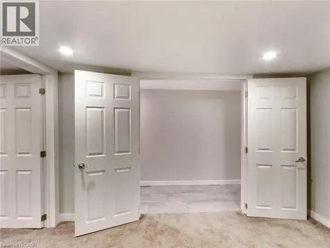 229 Parkdale Avenue North Hamilton ON L8H 5X4