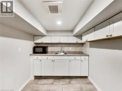 229 Parkdale Avenue North Hamilton ON L8H 5X4